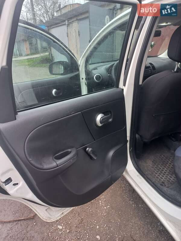 Хетчбек Nissan Note 2011 в Запоріжжі фото 11 Хетчбек Nissan Note 2011 в Запоріжжі