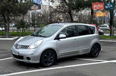 Хэтчбек Nissan Note 2006 в 
