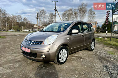 Хэтчбек Nissan Note 2008 в 