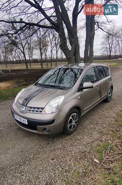 Хэтчбек Nissan Note 2006 в 