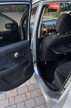 Хэтчбек Nissan Note 2006 в 