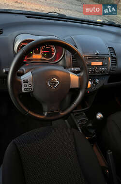 Хэтчбек Nissan Note 2006 в 
