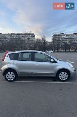 Хэтчбек Nissan Note 2006 в 