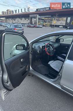 Хэтчбек Nissan Note 2006 в 