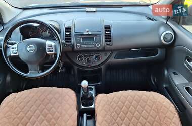 Хэтчбек Nissan Note 2011 в 