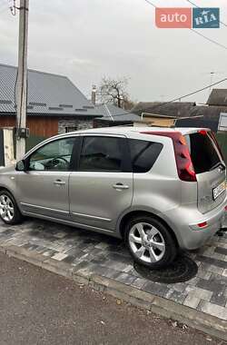 Хэтчбек Nissan Note 2009 в 