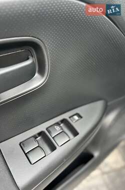Хэтчбек Nissan Note 2009 в 