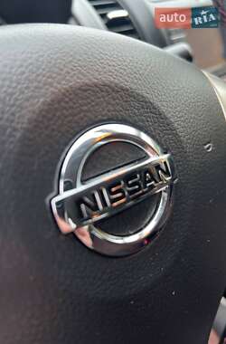 Хэтчбек Nissan Note 2009 в 