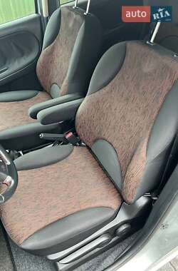 Хэтчбек Nissan Note 2009 в 