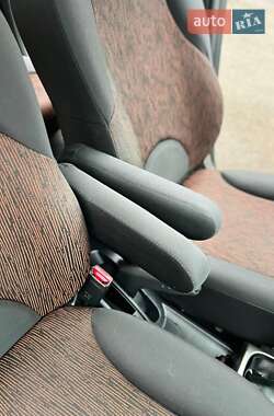 Хэтчбек Nissan Note 2009 в 