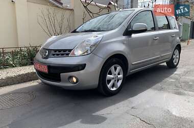 Хэтчбек Nissan Note 2007 в 