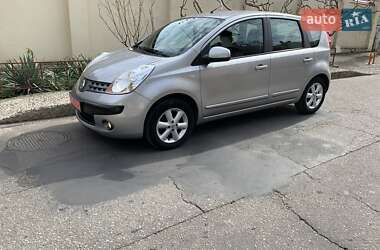 Хэтчбек Nissan Note 2007 в 