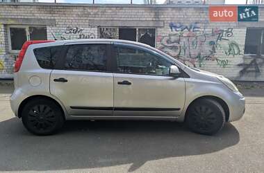 Хэтчбек Nissan Note 2008 в 