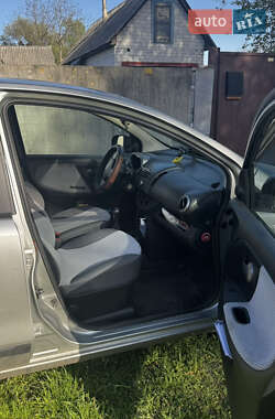 Хэтчбек Nissan Note 2007 в 