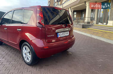 Хэтчбек Nissan Note 2011 в 