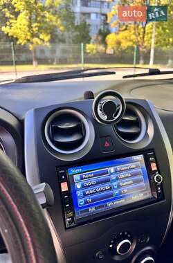 Хэтчбек Nissan Note 2013 в 