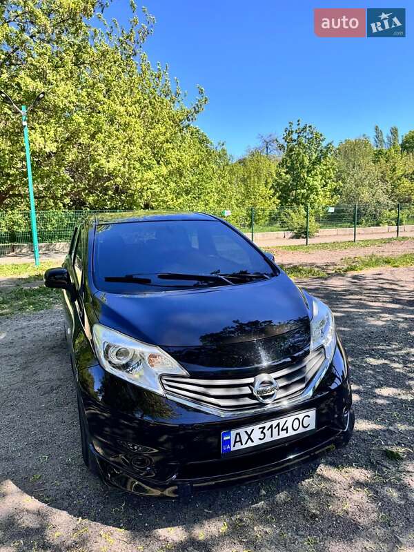 Хэтчбек Nissan Note 2013 в 