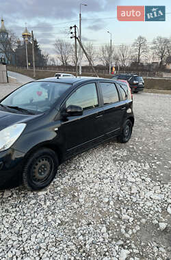 Хэтчбек Nissan Note 2006 в 