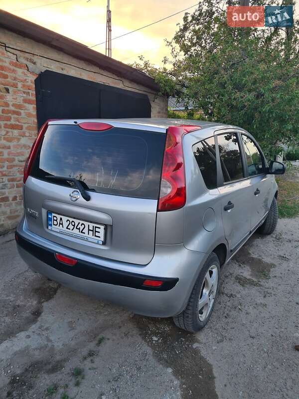 Хетчбек Nissan Note 2006 в Малій Висці