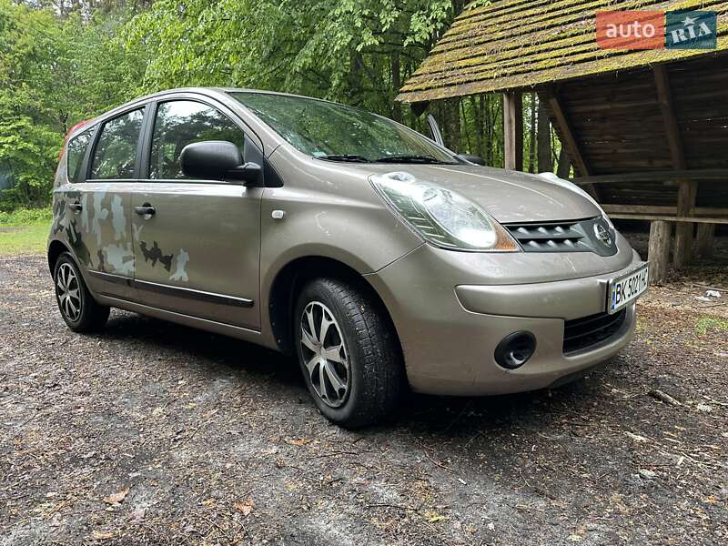 Хэтчбек Nissan Note 2008 в Ровно