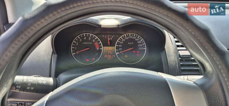Хетчбек Nissan Note 2010 в Гатне