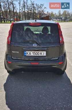 Хэтчбек Nissan Note 2010 в 