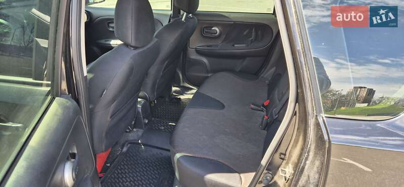 Хетчбек Nissan Note 2010 в Гатне