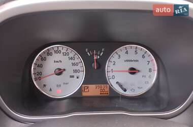 Хэтчбек Nissan Note 2011 в 