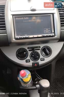Хэтчбек Nissan Note 2011 в 
