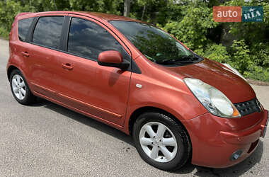 Хэтчбек Nissan Note 2007 в 