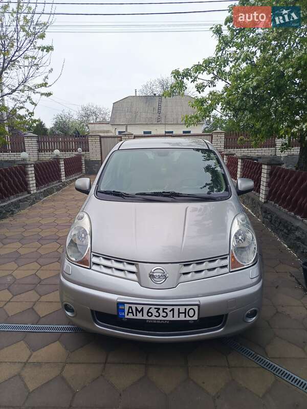 Хэтчбек Nissan Note 2008 в Малине