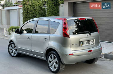 Хэтчбек Nissan Note 2009 в 