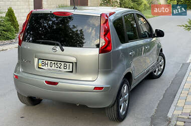 Хэтчбек Nissan Note 2009 в 