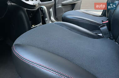 Хэтчбек Nissan Note 2009 в 