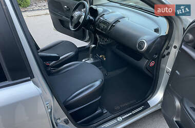 Хэтчбек Nissan Note 2009 в 