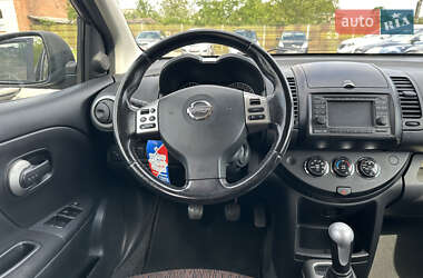 Хэтчбек Nissan Note 2009 в 