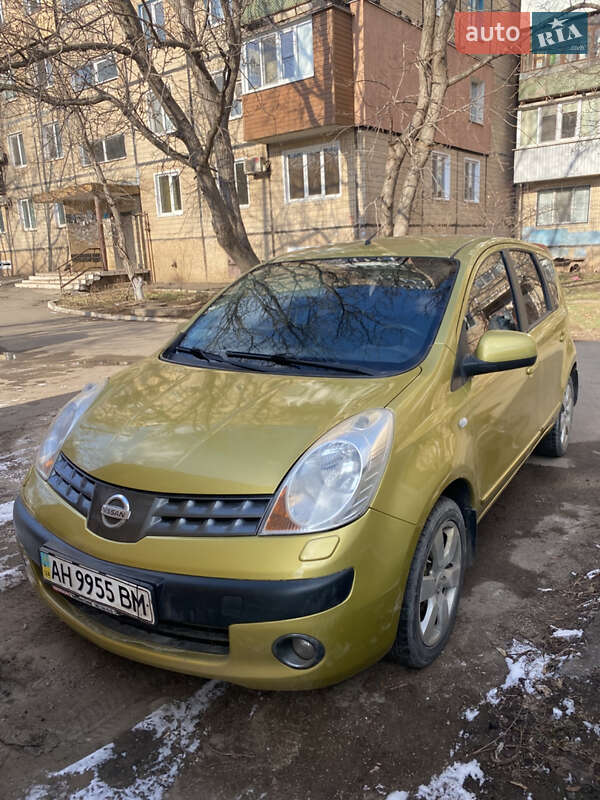 Хэтчбек Nissan Note 2007 в 