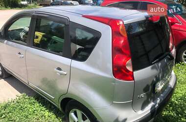 Хэтчбек Nissan Note 2007 в 