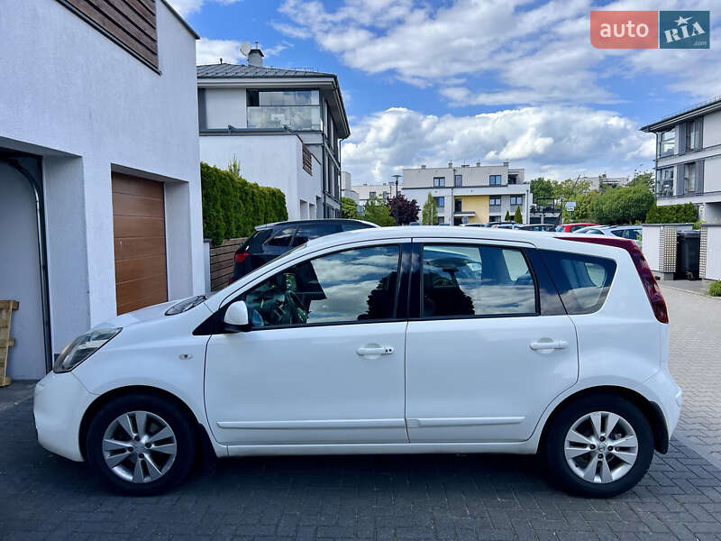 Хэтчбек Nissan Note 2013 в 