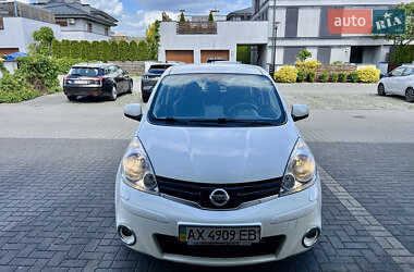 Хэтчбек Nissan Note 2013 в 