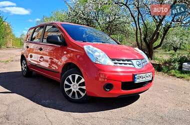Хэтчбек Nissan Note 2008 в 