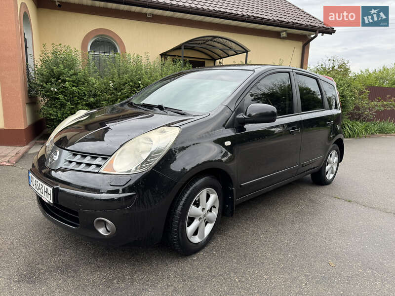 Хэтчбек Nissan Note 2008 в 