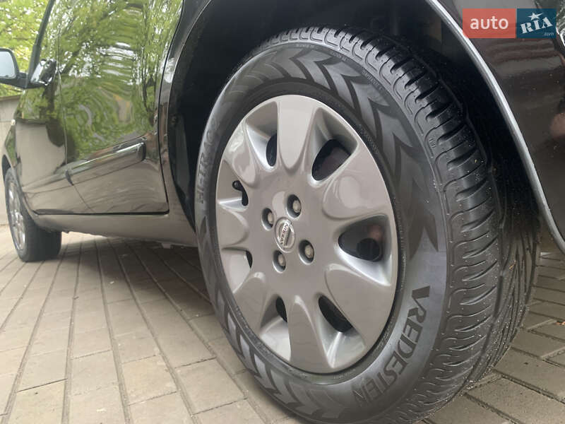 Хэтчбек Nissan Note 2010 в Казатине