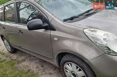 Хэтчбек Nissan Note 2009 в 