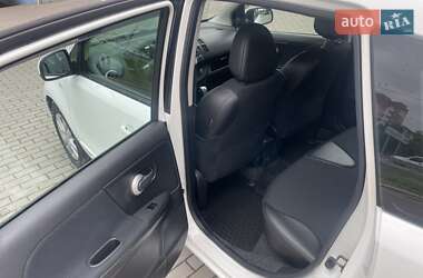 Хетчбек Nissan Note 2012 в 