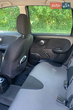 Хэтчбек Nissan Note 2012 в 