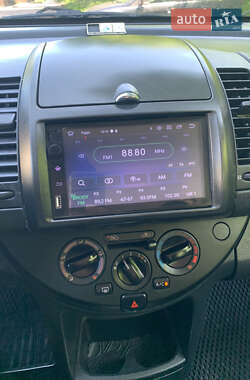 Хэтчбек Nissan Note 2012 в 