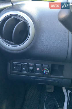 Хэтчбек Nissan Note 2012 в 