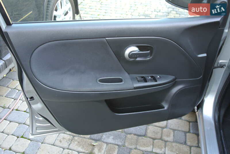 Хэтчбек Nissan Note 2009 в Черновцах
