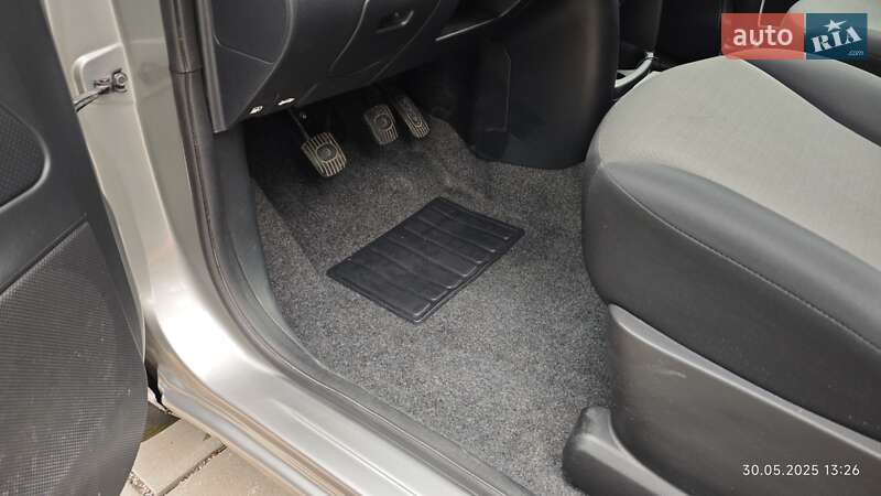 Хэтчбек Nissan Note 2012 в Днепре